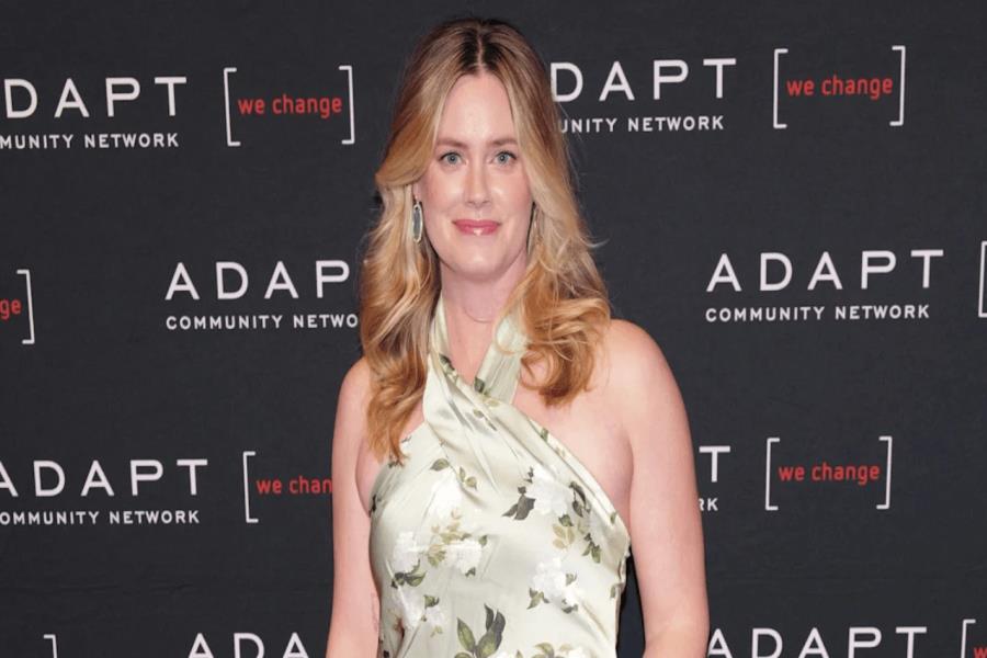 Abigail Hawk Net Worth