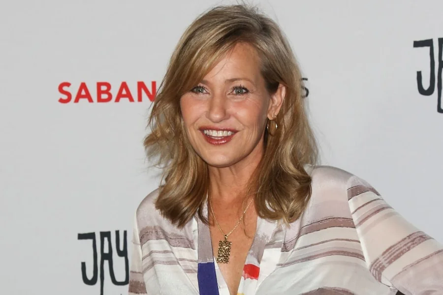 Joey Lauren Adams Net Worth
